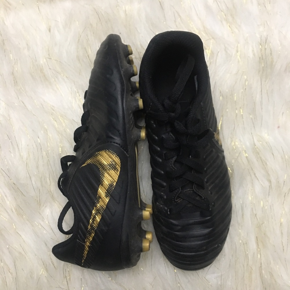 Nike kids soccer shoes size 1